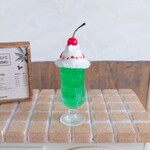 受注製作🍈🕊🍒シマエナガアイスのっけメロンクリームソーダ