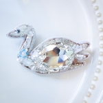 スワンちゃん🦢ブローチ(クリスタルカラー)【即納作品】