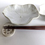 蓮の葉小皿（わら白）2枚セット  13.0～11.0cm