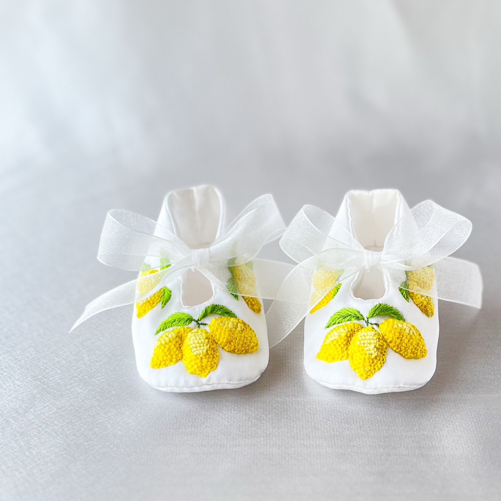 ネモフィラ の刺繍 シルクベビーシューズ - ATELIER-TSUGANE'S GALLERY