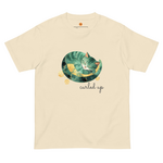 猫Tシャツ 茶トラ猫デザイン curled up｜勾玉×猫の神秘的デザイン・和風アート・猫好きギフト