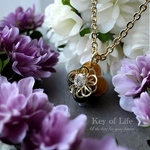 Key of Life✿おしゃれフラワーべっ甲とビジューのネックレス（40cm）おすすめ ギフト対応 おでかけに♪