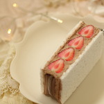 【取り外しキーホルダー付きキーケース】苺サンドイッチ（チョコクリーム）