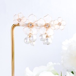 白いお花とパールのイヤリング(ピアス)