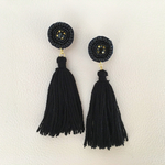 ビーズ刺繍ピアス