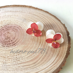 パールと赤い紫陽花のイヤリング/ピアス