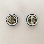 ビーズ刺繍ピアス