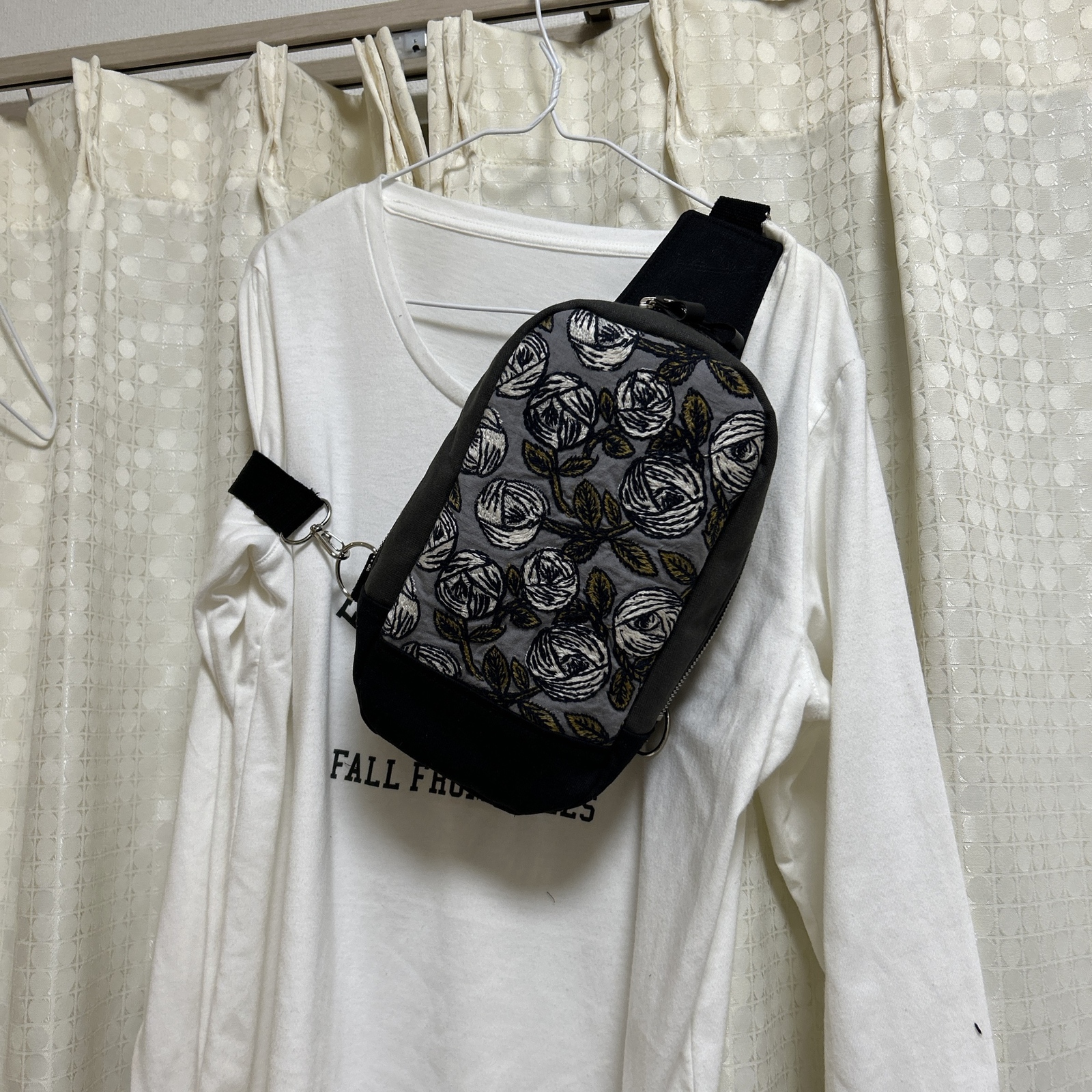 ミナペルホネン ハンドメイド しずく型クロスボディバッグ ポンピア