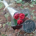 ミニチュアの花「バーガンディレッドの薔薇のブーケＢ」