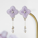 "包み込む紫陽花” 刺繍の2way耳飾り/ピアス イヤリング 淡水パール ギフト  繊細　お花　パープル　藤色　ビーズ　大人　雨の日