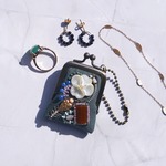 小さなビーズ刺繍のがま口 No.100｜ダークグリーン×ガーゼ｜ネックレス・バッグチャームにも｜アクセサリーケース