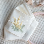 《受注製作》手作りマスク／お花刺繍マスク／舟形／ミモザ