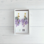完成品　藤の花風つまみ細工の耳飾り