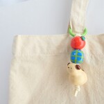 いぬ  りんご  ブルー×グリーン   石粉粘土のキーホルダー