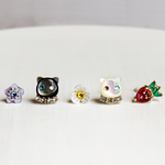 《選べる》一粒ネコビジュー イヤリング・ピアス ◆ 黒猫 白猫 シェル  白蝶貝 黒蝶貝 フラワー サージカルステンレス アレルギーー対応