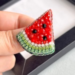 【抽選】スイカ(三角)のビーズ刺繍ブローチ