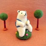 羊毛フェルト　シロクマ君ひと休み^^ 