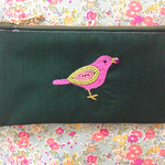ビーズ刺繍のミニポーチ☆宝石をくわえた小鳥