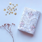 new🫧インド刺繍生地で仕立てた特別な『文庫本専用』ブックカバー【花束シリーズ ホワイト】