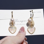 ハート シェル×コットンパール フープピアス　イヤリング｜揺れる 上品 軽い チタン　アレルギー対応　デイリー 結婚式 入学式 卒業式 フォーマル