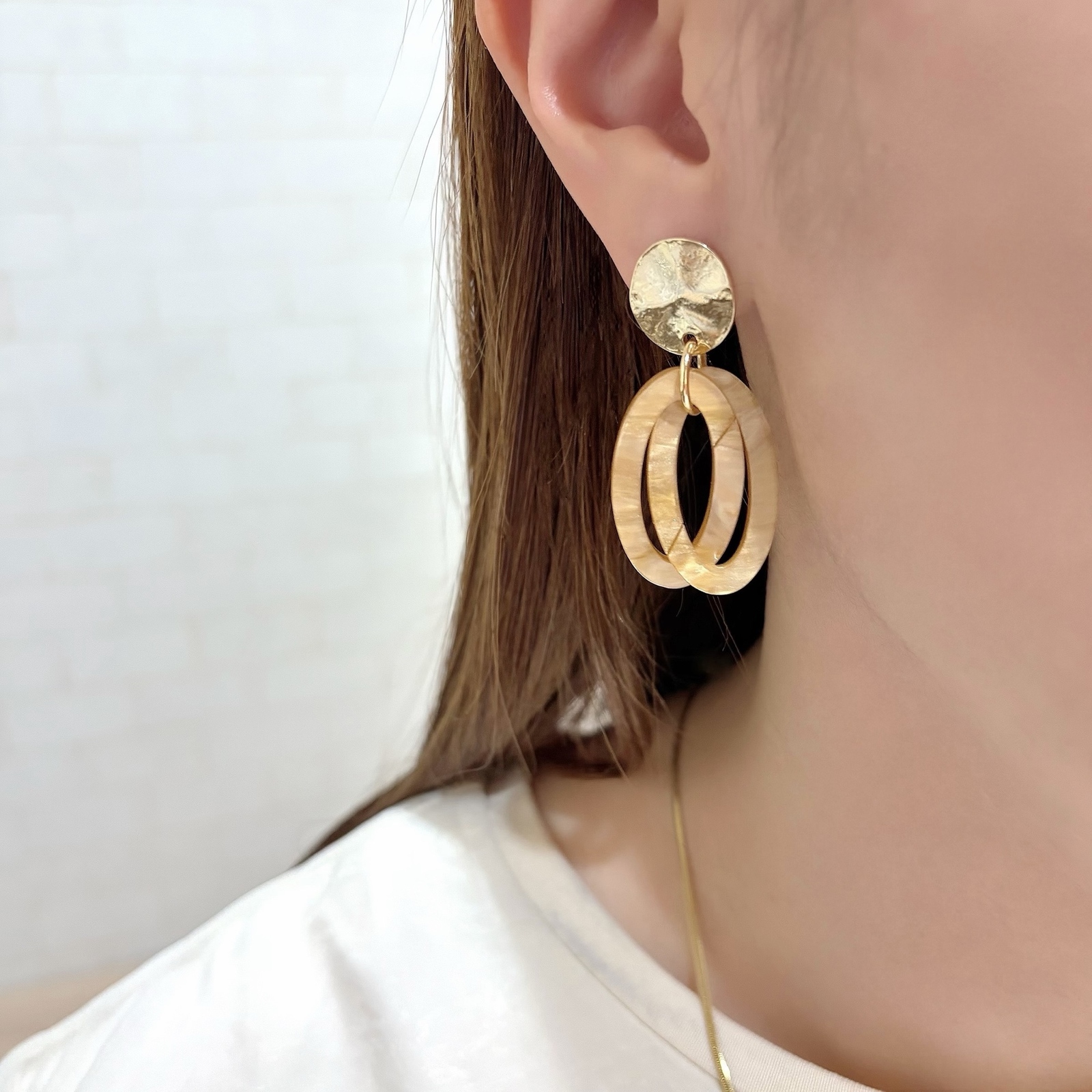ピアス 大ぶり クラシカル大人の大理石風プレートとゴールド