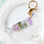紫陽花「ひな祭り」の絵の具キーホルダー｜ドライフラワー×幻想レジン【一点もの】