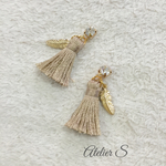 【オーダー制作品】冬☃GoldFeather×Bijou×タッセルイヤリング