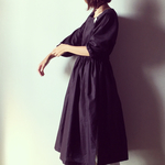 [穴あき！] 上品Blackのスリットワンピース