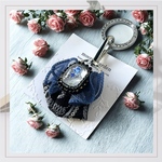 【新作】【DMC糸】透明感溢れる青薔薇のカボション　インド刺繍　オーガンジーリボン　バッグチャーム　シルバー