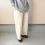 生成りヘリンボーンのたほっとワイドサルエルパンツ。スタンダードポケット。