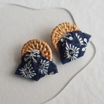 インド刺繍リボン（ネイビー）×ラタン　ピアス/イヤリング