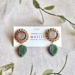 ひまわりのビーズ刺繍の耳飾り【イヤリング/ピアス対応】