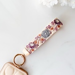 【新作】スマホストラップ｜スモーキーブルー × フラワー刺繍｜インド刺繍リボン 手首かけ 落下防止 バッグチャーム 上品 大人可愛い ギフト