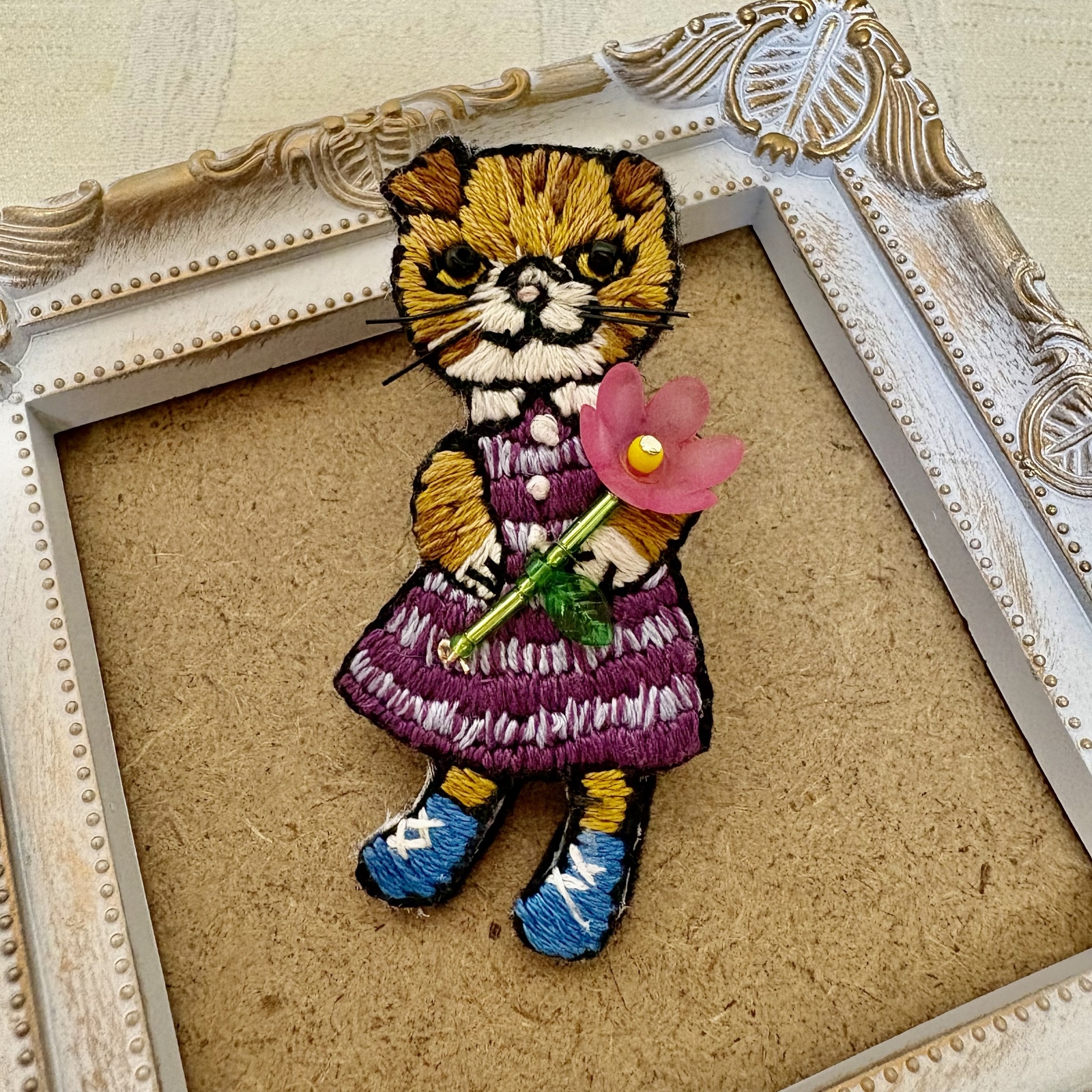 ハチワレ猫の刺繍ブローチ - ren.(レンドット)'S GALLERY | minne