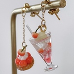 さくらんぼソーダとさくらんぼタルトのピアス/イヤリング　ミニチュア　ミニチュアスイーツ　プレゼント　