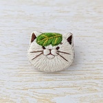 和菓子猫　柏もち　ブローチ