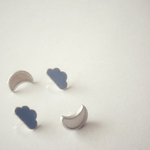 ★アシンメトリー★雲と三日月の樹脂ノンホールピアス☁️🌙