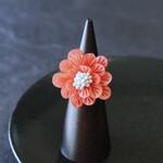華やかまとうオレンジのリング