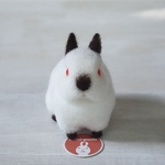 座ってる子　ヒマラヤン　羊毛フェルト　うさぎ