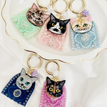 猫さん刺繍と5色のラメ糸お花のインドリボンのキーリング