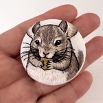 くるみボタン刺繡ブローチ〈大）チンチラ