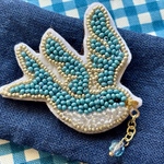 ビーズ刺繍ブローチ⭐︎ツバメ