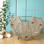名入れ送料無料！刺繍　もくもくスタイ　《くるま》