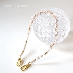 yumri ⌘ macrame 天然石を散りばめたマクラメレースストラップNo.2(ゴールド・Wナスカン小) [クリーム]