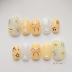 ぷっくりお花とリボンのネイルチップ　黄色　リボン　ホログラム　お花