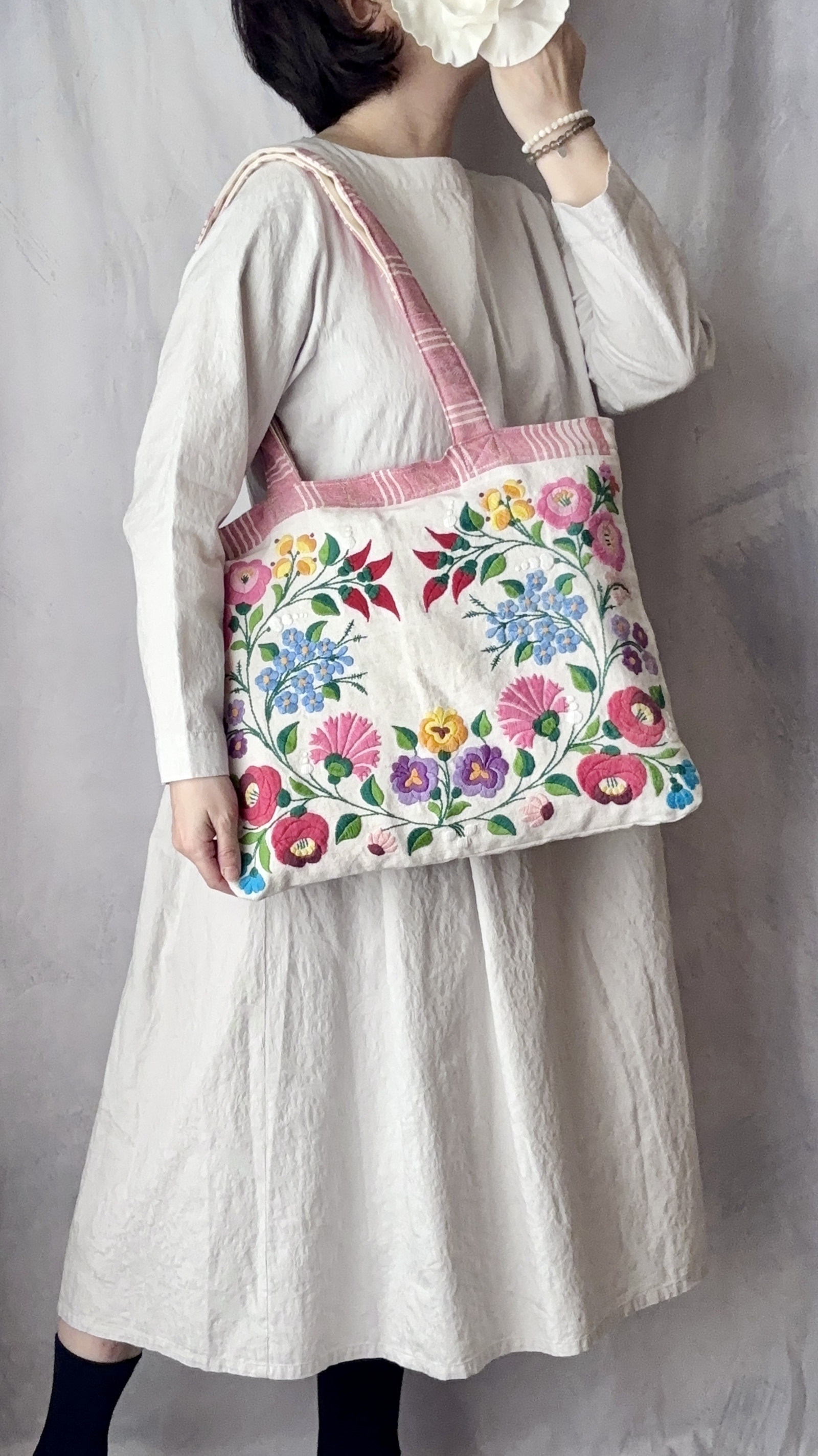 カロチャ刺繍リメイクバッグ ハートのお花リースフラットトートバッグ