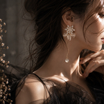 クリスタルビジュー×花びらイヤリング／揺れるロングデザイン・結婚式 ブライダル 花嫁 ウェディング 前撮り ハンドメイドアクセサリー
