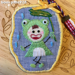 おちゃめなカエルさんの手刺繍キーホルダー【ネームタグ付き】