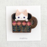 カップからひょっこり猫ブローチ