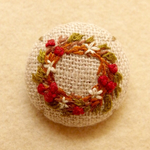  リース刺繍ブローチ